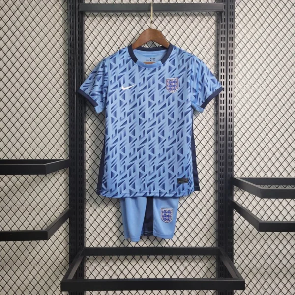 Kit Feminino Infantil Inglaterra II Copa do Mundo 2023/24 (Camisa + Short + Meião)